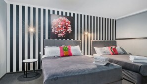 2 chambres, fer et planche à repasser, Wi-Fi, draps fournis