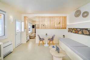 Junior Suite | Living area | 32-inch flat-screen TV with satellite channels, TV - Eolithos Suites (Santorini)