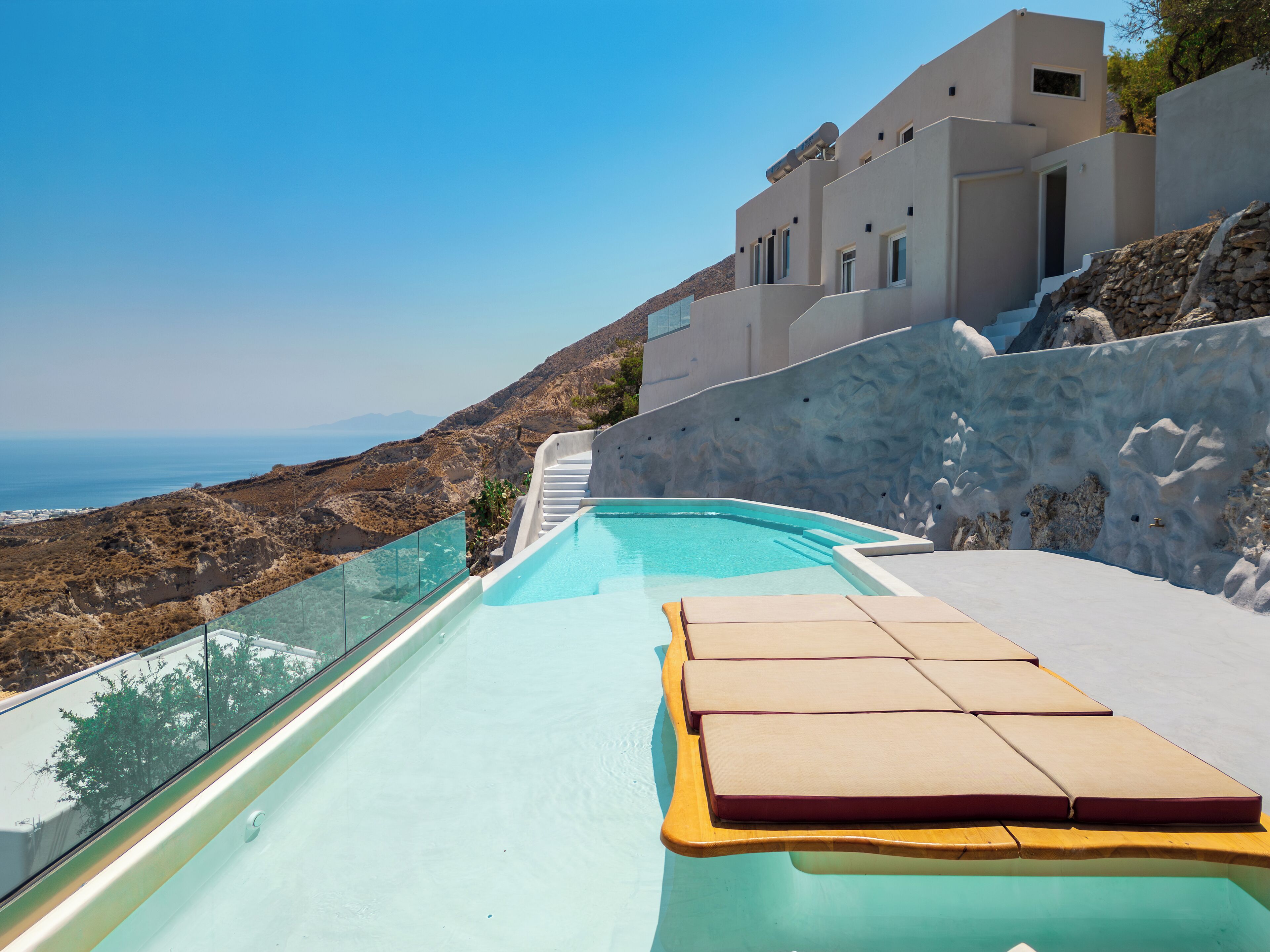 Hồ bơi ngoài trời phục vụ theo mùa 