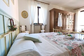 2 bedrooms, bed sheets