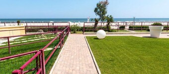 SE068 - Senigallia, two-room apartment on the sea at the Piramidi residence