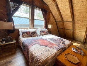 3 bedrooms, iron/ironing board, free WiFi, bed sheets - T&M Elite Retreat! Hike/ Ride to Trails, Big South Fork, Near Scenic Parks! (Jamestown)