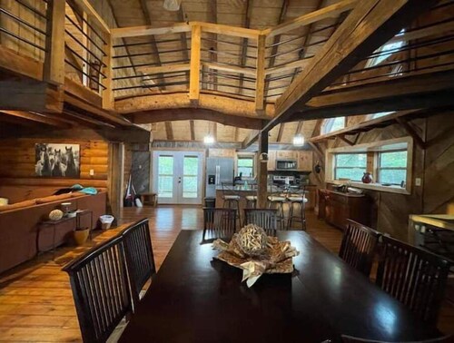 T&M Elite Retreat! Hike/ Ride to Trails, Big South Fork, Near Scenic Parks!