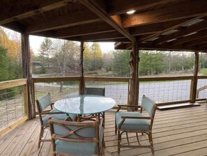 Outdoor dining - T&M Elite Retreat! Hike/ Ride to Trails, Big South Fork, Near Scenic Parks! (Jamestown)