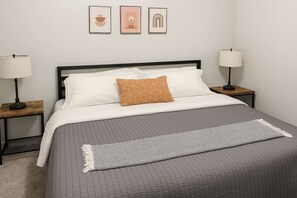 Schreibtisch, Bügeleisen/Bügelbrett, kostenloses WLAN, Bettwäsche