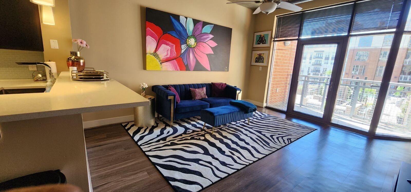 The Hidden Jewel, Modern Chic Studio in Uptown Charlotte