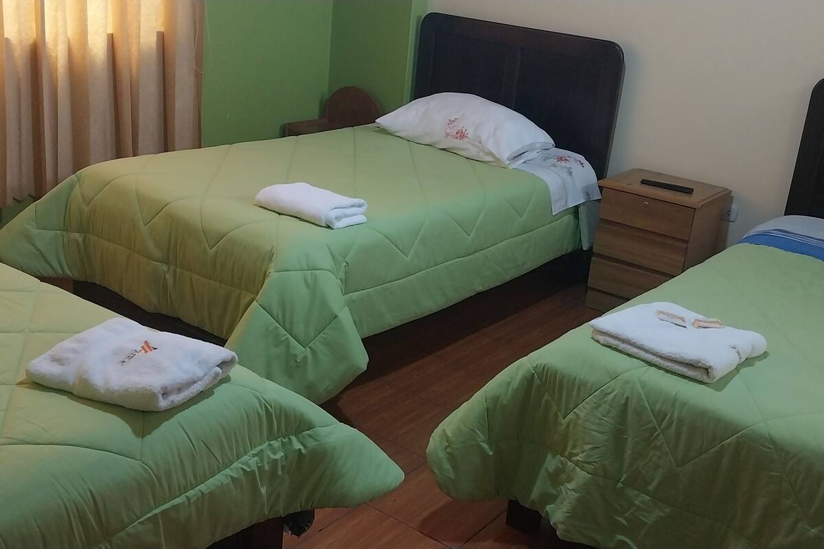 Habitación triple Confort | Escritorio y wifi gratis
