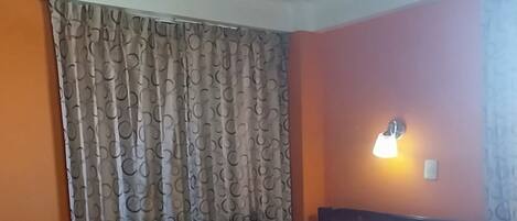 Habitación individual Confort | Escritorio y wifi gratis