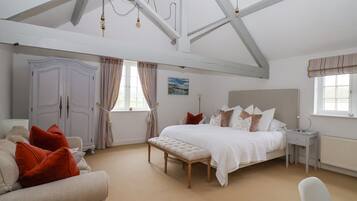 4 bedrooms, individually decorated, individually furnished, free WiFi