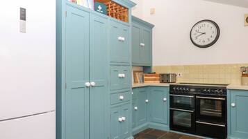 Dishwasher, electric kettle, cookware/dishes/utensils