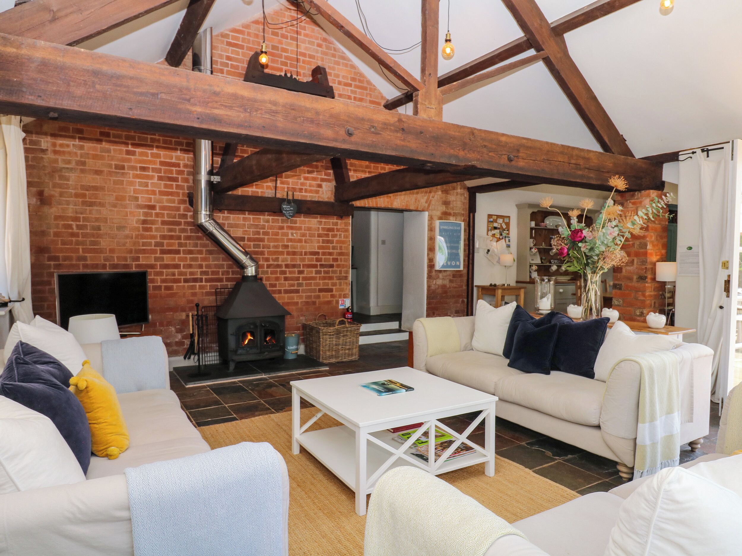Flat-screen TV, fireplace, DVD player