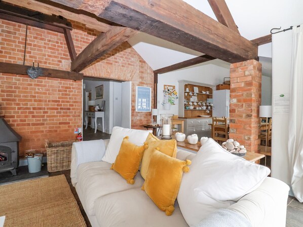 Flat-screen TV, DVD player - Apple Mill (Ottery St Mary)