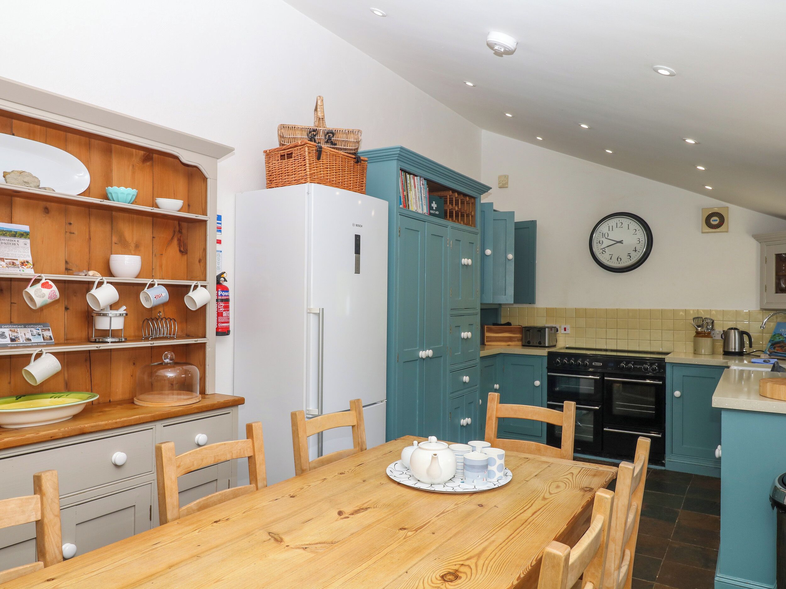 Dishwasher, electric kettle, cookware/dishes/utensils