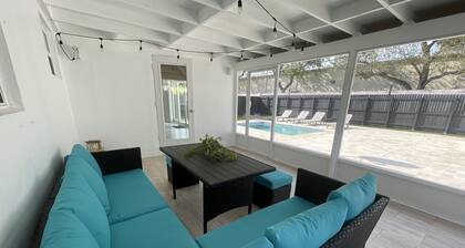 Clean and modern 2/2 pool home, only 7 min. to beach, walking distance to shops