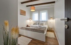 2 habitaciones, tabla de planchar con plancha y cuna de viaje 