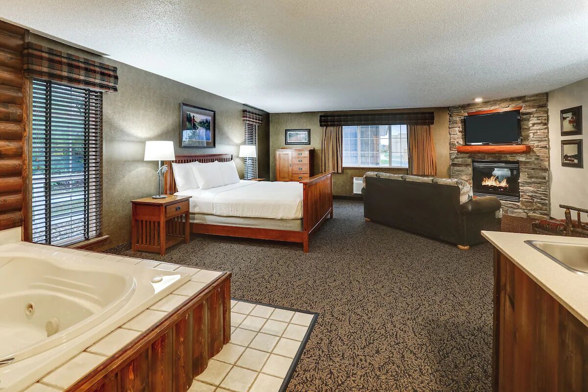Theme Suite With Whirlpool, Stoney Creek St. Joseph, Heated Pool - Saint Joseph, MO