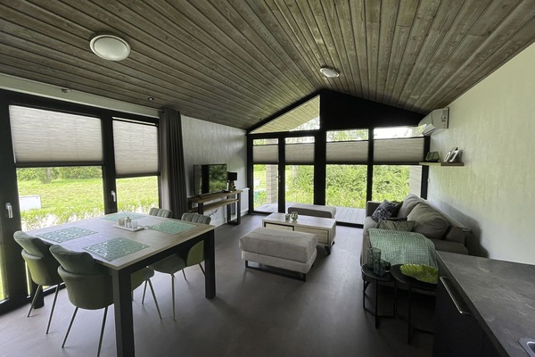Table, Meubles, Bâtiment, Plante, Confort, Bois, Ombre, Design Intérieur, Architecture, Fenêtre