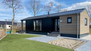 Exterior - Beautiful private villa for 4 people with WIFI, pool, A/C, TV and terrace (Tholen)