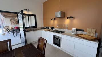 Refrigerador, microondas, horno, lavavajillas