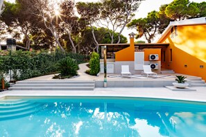 Outdoor pool - Villa Fenicottero: Elegant Private Oasis with Pool, Near Crystal Clear Sea
(Porto Pino)