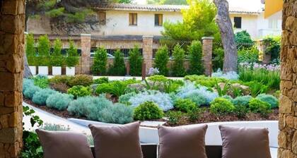 Villa Fenicottero: Elegant Private Oasis with Pool, Near Crystal Clear Sea