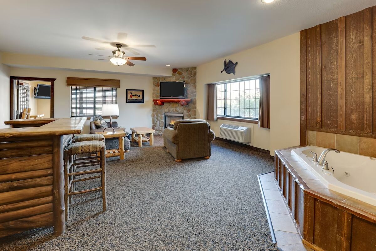 Ultimate Sioux City Experience: Lodge-like Charm Near Casino | 2 Units - Sioux City, IA