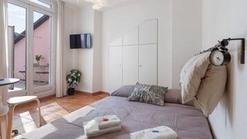 1 bedroom, travel crib, free WiFi