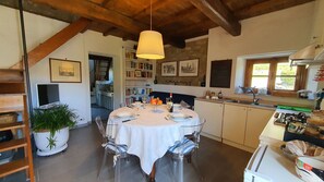 Dining - Beautiful apartment in villa for 4 people with WIFI and pets allowed, close to Lucca (Loppeglia-fiano)