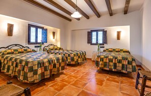 Spa - Gorgeous home in Castillo de Locubin (Castillo de Locubin)