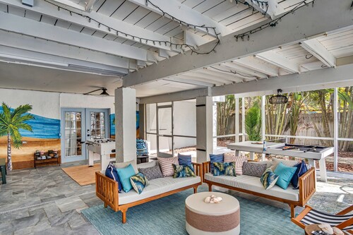 10 Min to the best beach & golf course! Massive Home: Pool, Hot Tub, Game Room!