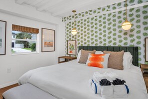 5 soverom, skrivebord, wi-fi (inkludert) og sengetøy