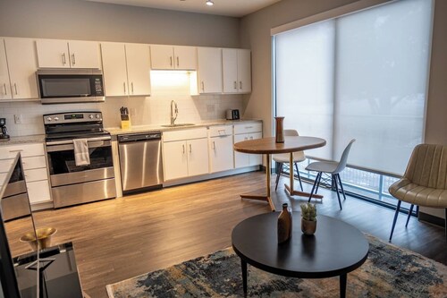 Sleepover | Serene 1BD/1BA - Downtown Des Moines