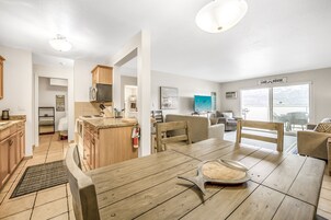 Apartamento, vistas al lago | Servicio de comidas en la habitación