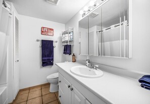 Condo, Lake View | Bathroom | Combined shower/bathtub, free toiletries, hair dryer, towels - Spacious Lakefront Condo w Amazing View (West Kelowna)