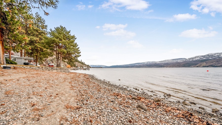 Spacious Lakefront Condo w Amazing View