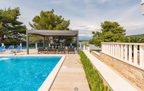 Lovely apartment in Mrljane