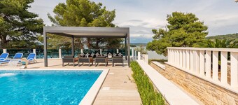 Lovely apartment in Mrljane