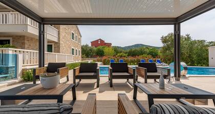 Stunning apartment in Mrljane with WiFi