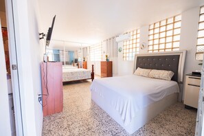 5 bedrooms, iron/ironing board, travel cot, free WiFi - Vacation House with Private Pool BamBam 1 (Aguada)