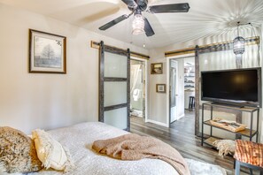 1 bedroom, desk, iron/ironing board, WiFi - Tranquil Hot Springs Getaway Near Ouachita River! (Hot Springs)
