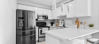 Contemporary 3BR Townhouse in Ajax: Cozy & Central