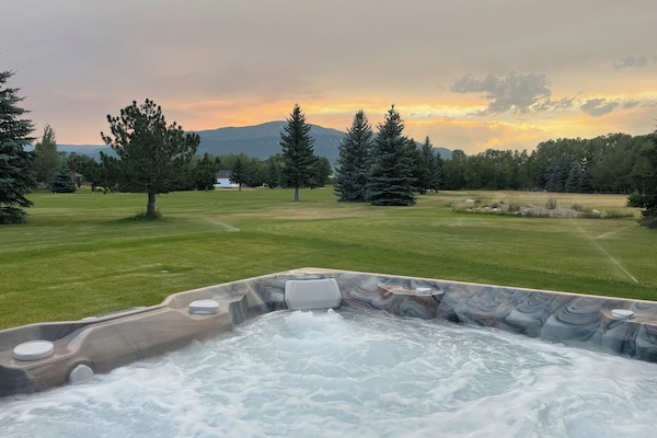 Gorgeous, unobstructed mountain views from the back patio and hot tub :)