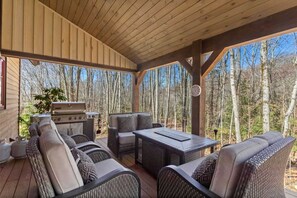Terrace/patio - Premier Cabin in Luxury Gated Community (Banner Elk)