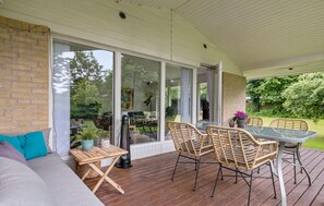 Outdoor dining - 3 bedroom cozy home in Egå (Egå)