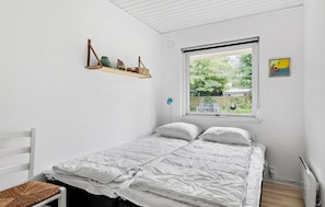 3 bedrooms, travel cot, free WiFi