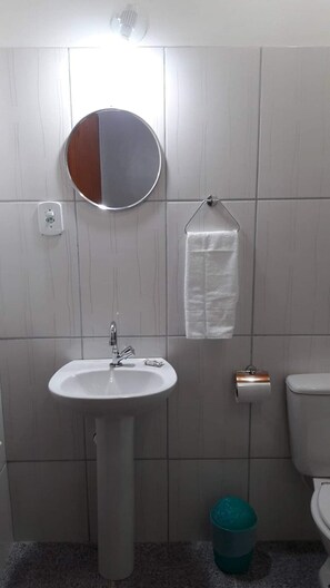 Bathroom - Pousada Baía do Sol (Saquarema)
