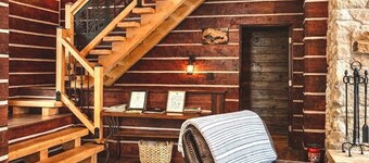 HundredAkre Wood Cabin~2 King beds~River View~Sauna