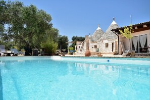 A heated pool - WePuglia - Paradise Trulli (Castellana grotte)