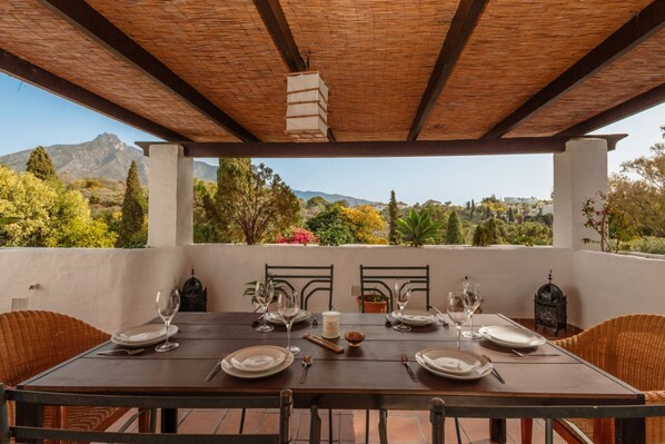 Outdoor dining