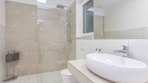 Douche, séchoir à cheveux